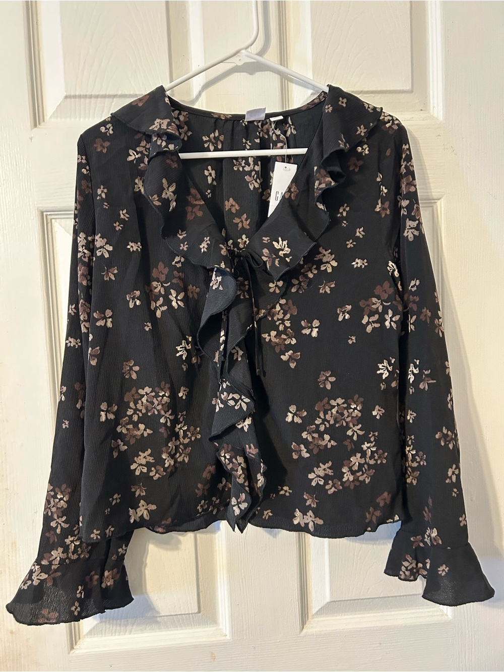 Ruffled V-Neck Floral Blouse - Black with Taupe Floral GAP brand new